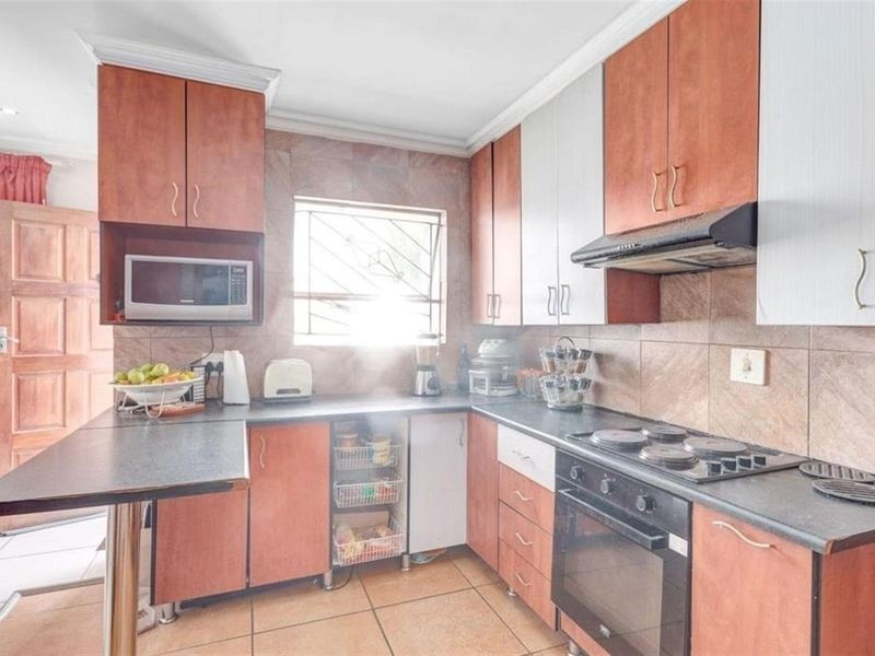 House For Sale in Cosmo City, Extention 5,  Roodepoort - Photo 5