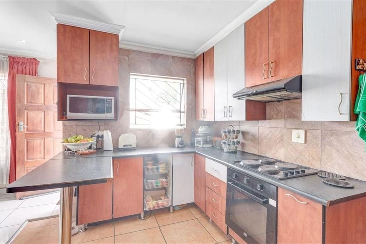 House For Sale in Cosmo City, Extention 5,  Roodepoort - Photo 5