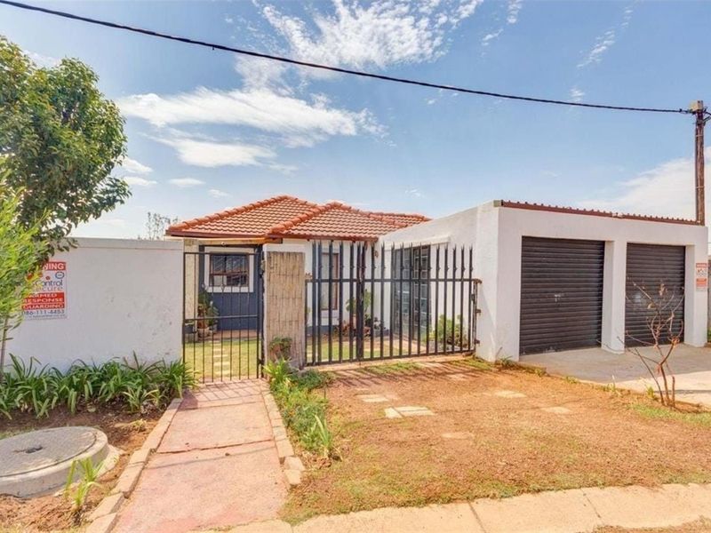 House For Sale in Cosmo City, Extention 5,  Roodepoort - Photo 4