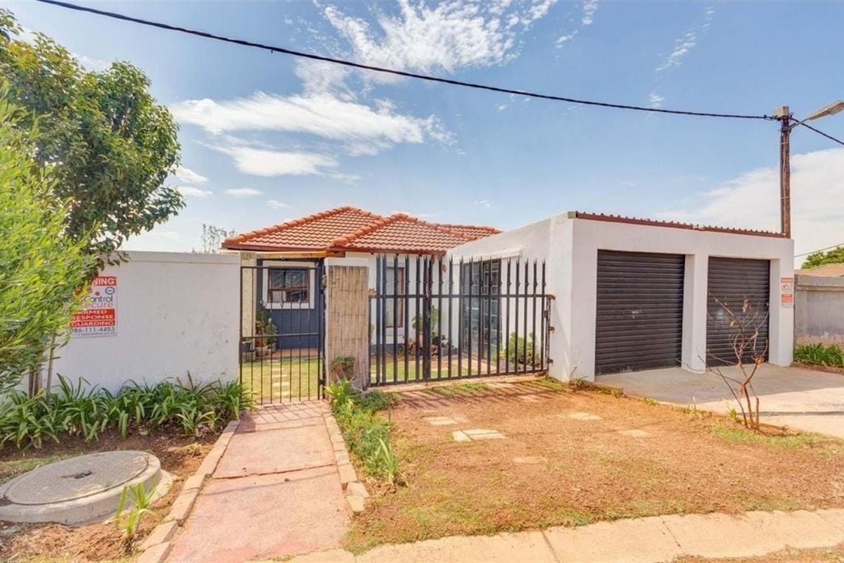 House For Sale in Cosmo City, Extention 5,  Roodepoort - Photo 4