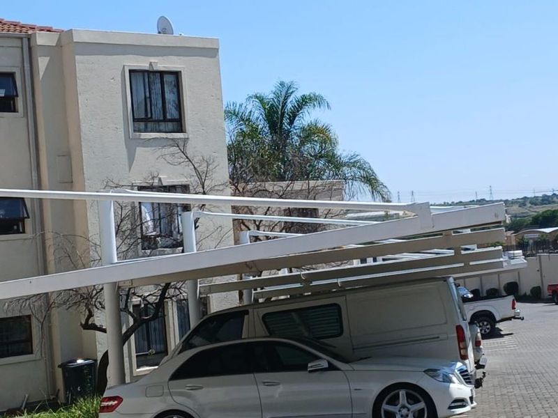 2 Bed 1Bath For Sale in Eagle Trace Estate,Fourways - Photo 5