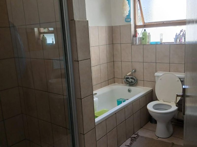 2 Bed 1Bath For Sale in Eagle Trace Estate,Fourways - Photo 10