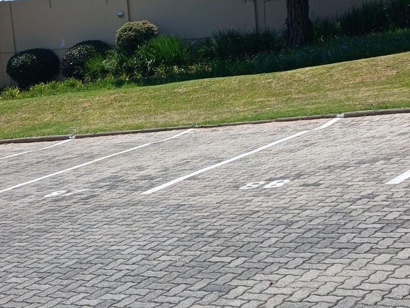 2 Bed 1Bath For Sale in Eagle Trace Estate,Fourways - Photo 4