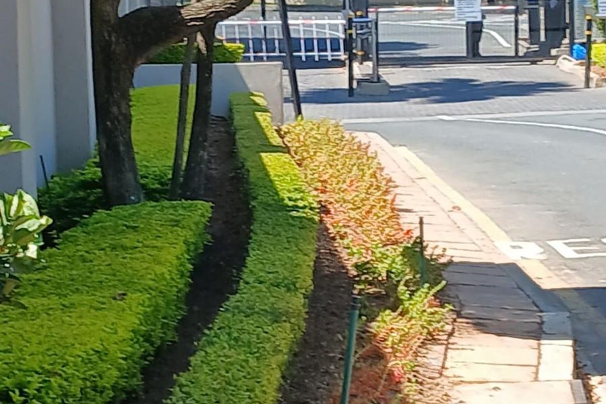2 Bed 1Bath For Sale in Eagle Trace Estate,Fourways - Photo 2