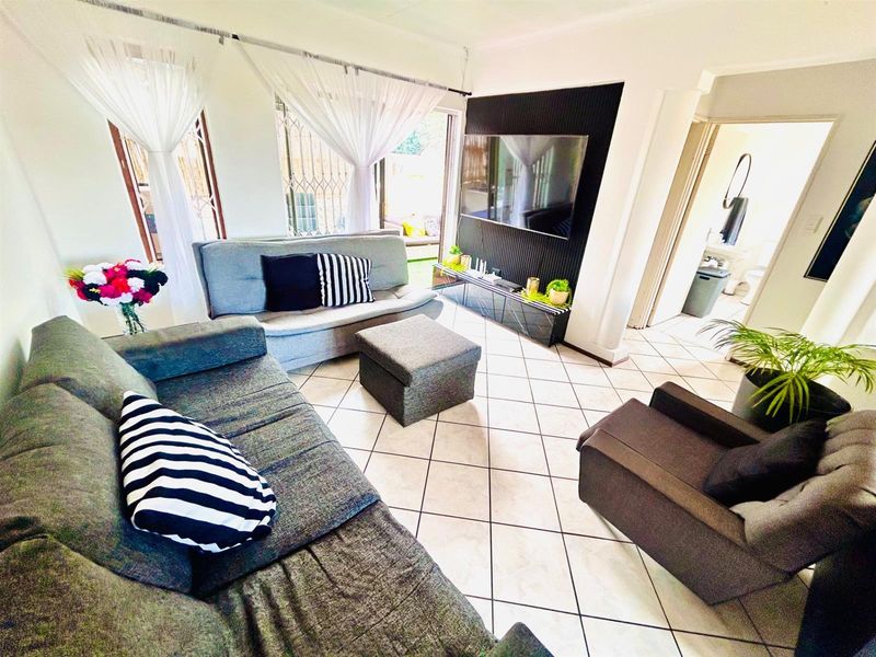 2 Bedroom 2 Bathroom Townhouse for Sale in Mondeor - Photo 6