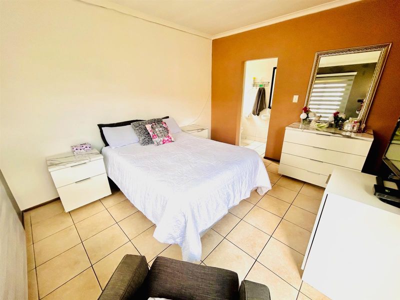 2 Bedroom 2 Bathroom Townhouse for Sale in Mondeor - Photo 10