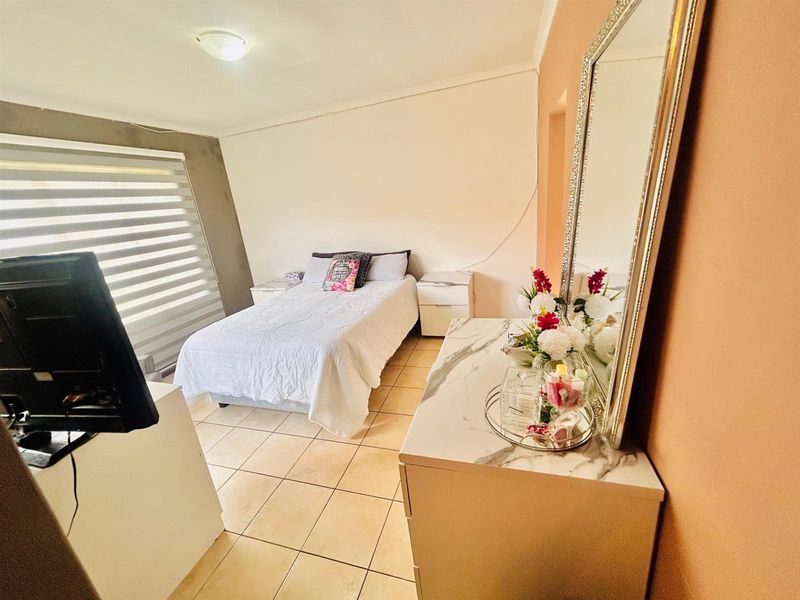 2 Bedroom 2 Bathroom Townhouse for Sale in Mondeor - Photo 9