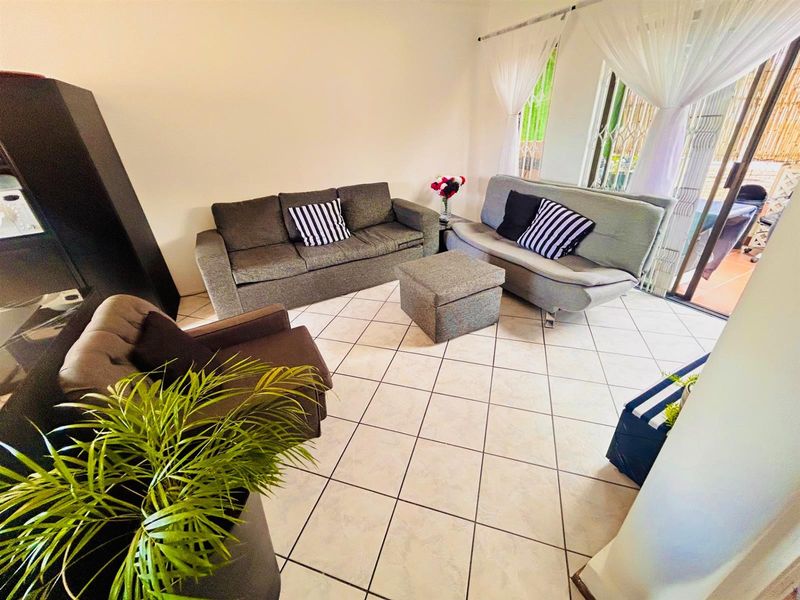 2 Bedroom 2 Bathroom Townhouse for Sale in Mondeor - Photo 5