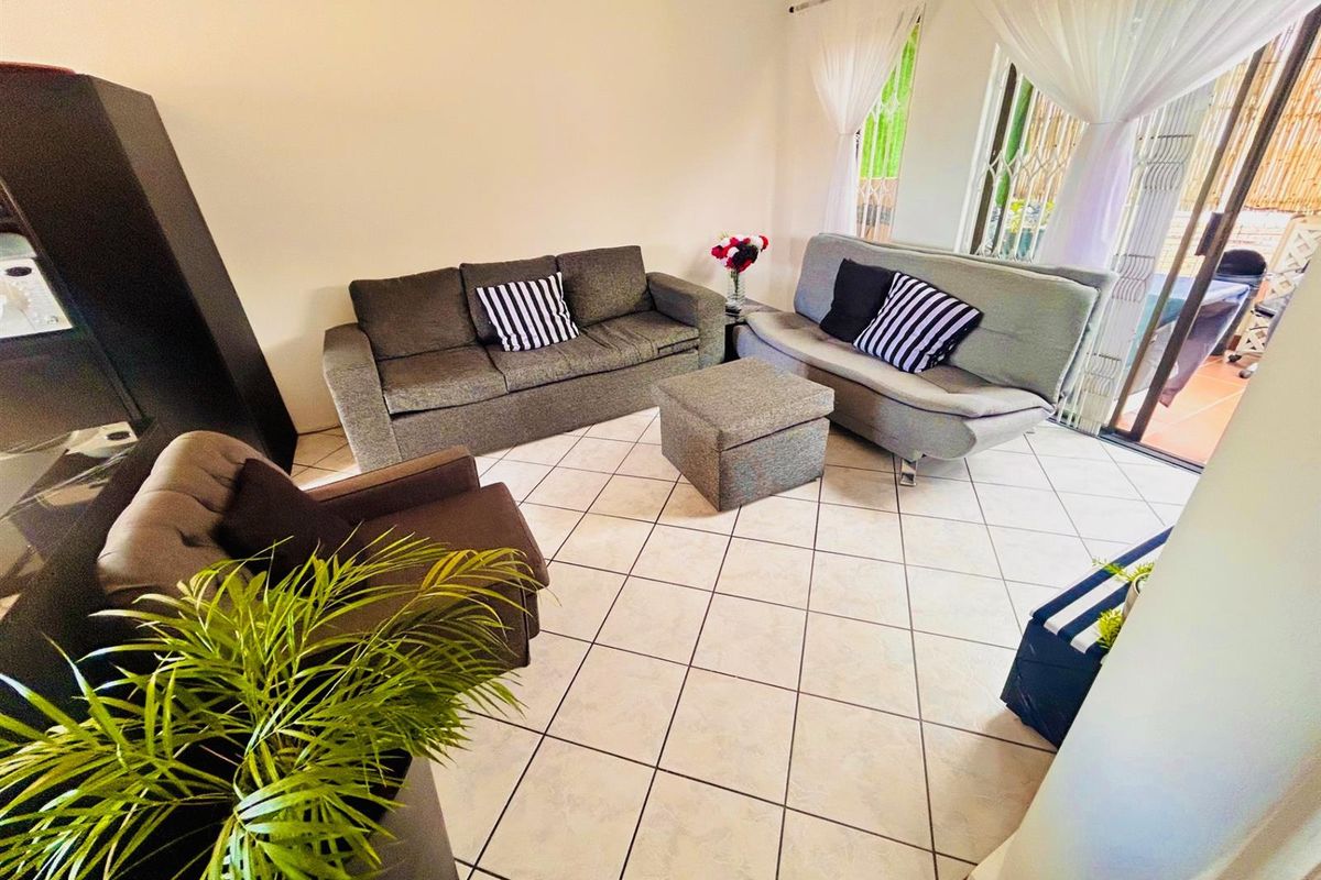 2 Bedroom 2 Bathroom Townhouse for Sale in Mondeor - Photo 5