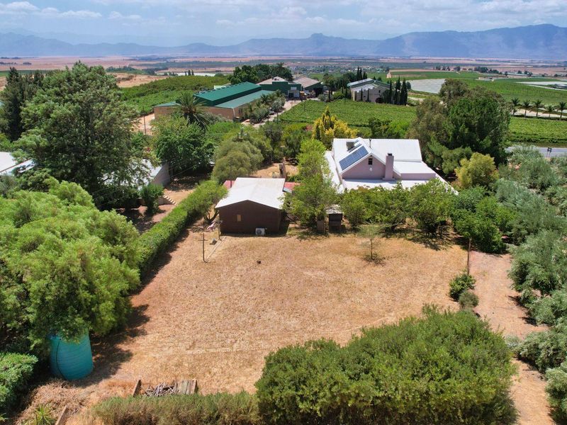 A Home Designed for Volume and Light in Riebeek Kasteel - Photo 2