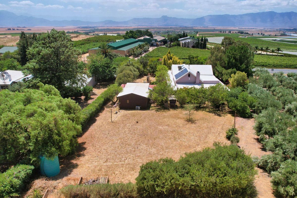 A Home Designed for Volume and Light in Riebeek Kasteel - Photo 2