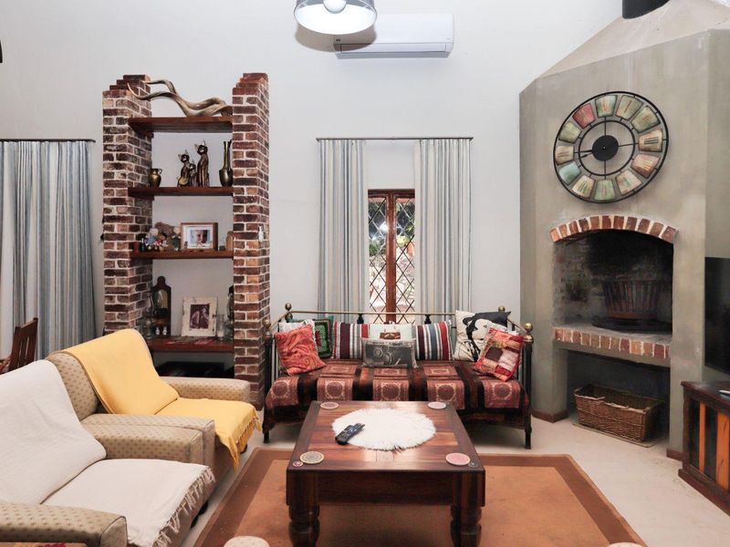 Distinctive Barn-Style Home - 3 Bedroom, 2 Bathroom for sale in Riebeek West - Photo 4