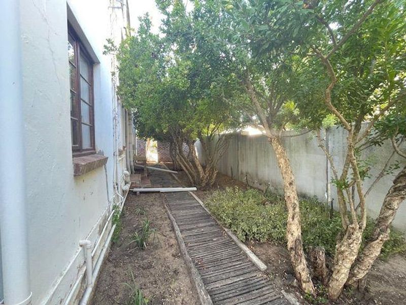 Distinctive Barn-Style Home - 3 Bedroom, 2 Bathroom for sale in Riebeek West - Photo 5
