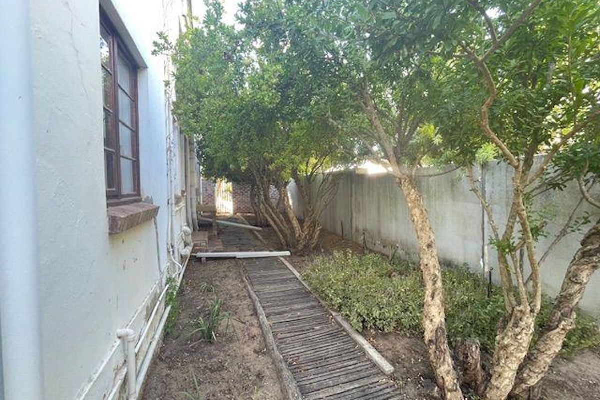 Distinctive Barn-Style Home - 3 Bedroom, 2 Bathroom for sale in Riebeek West - Photo 5