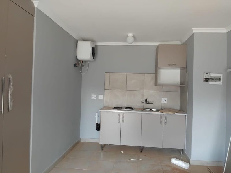 Cottage To Rent in Birch Acres, Kempton Park - Photo 2