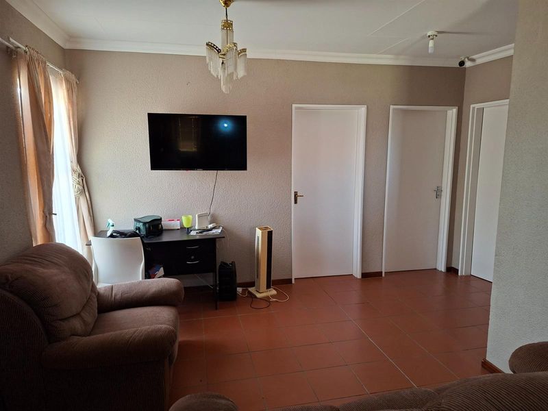 Well maintained family home - Photo 6