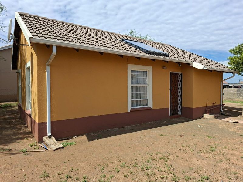 Well maintained family home - Photo 2