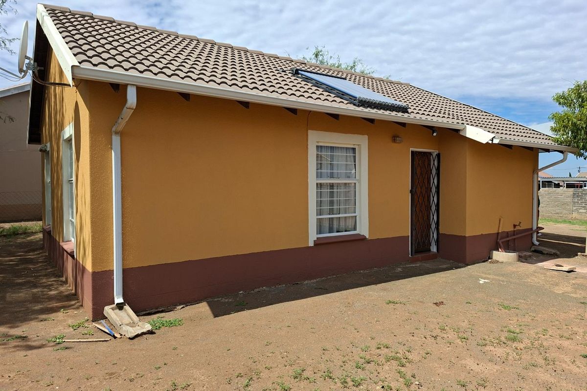 Well maintained family home - Photo 2