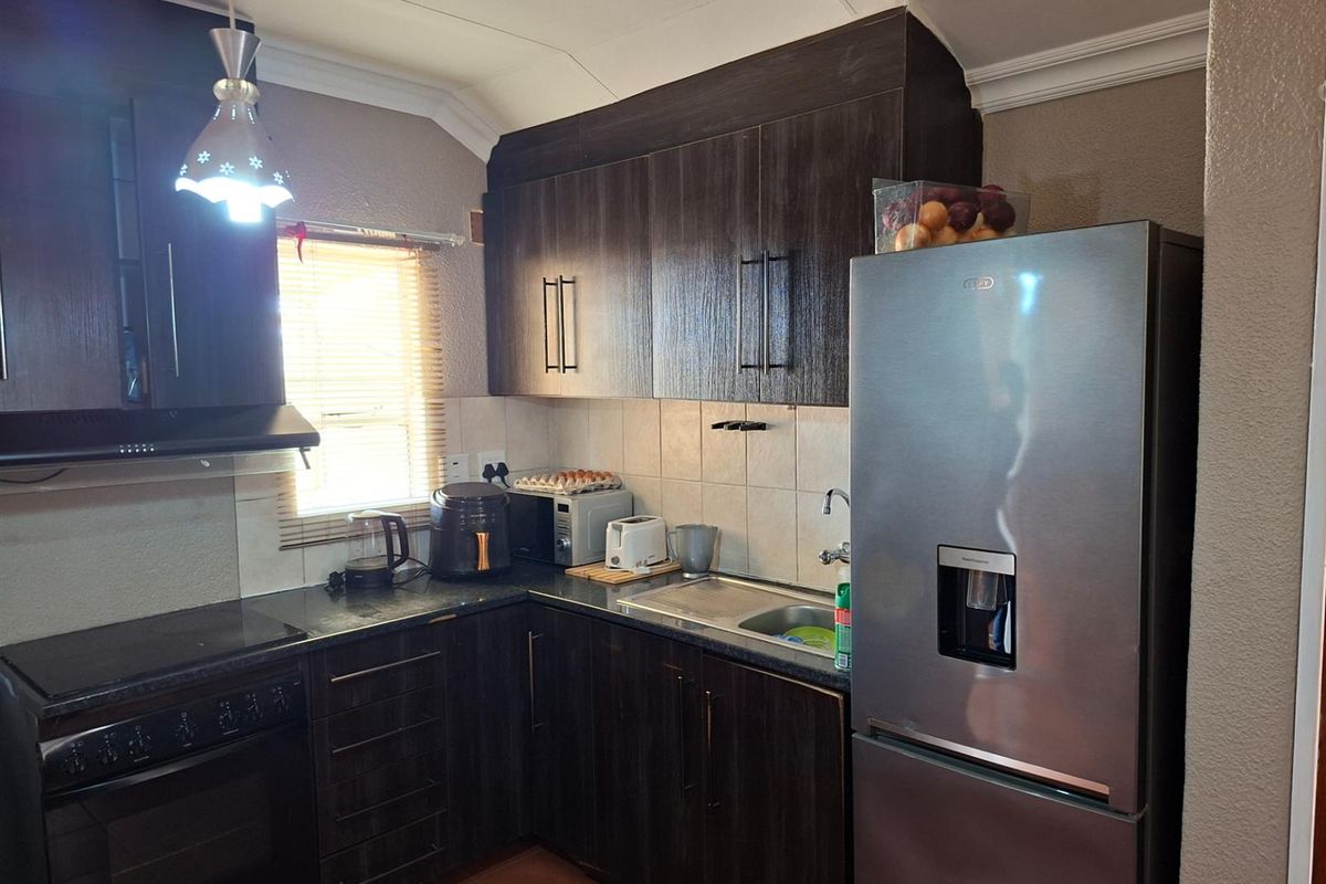 Well maintained family home - Photo 4