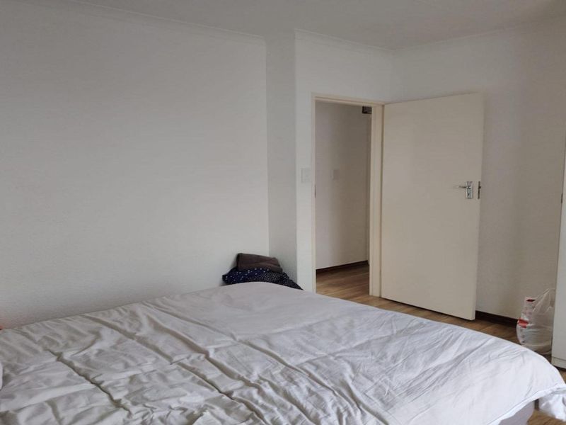 A beautiful 3bed, 2bath Free standing home in a Security Complex in  Randburg - Photo 10