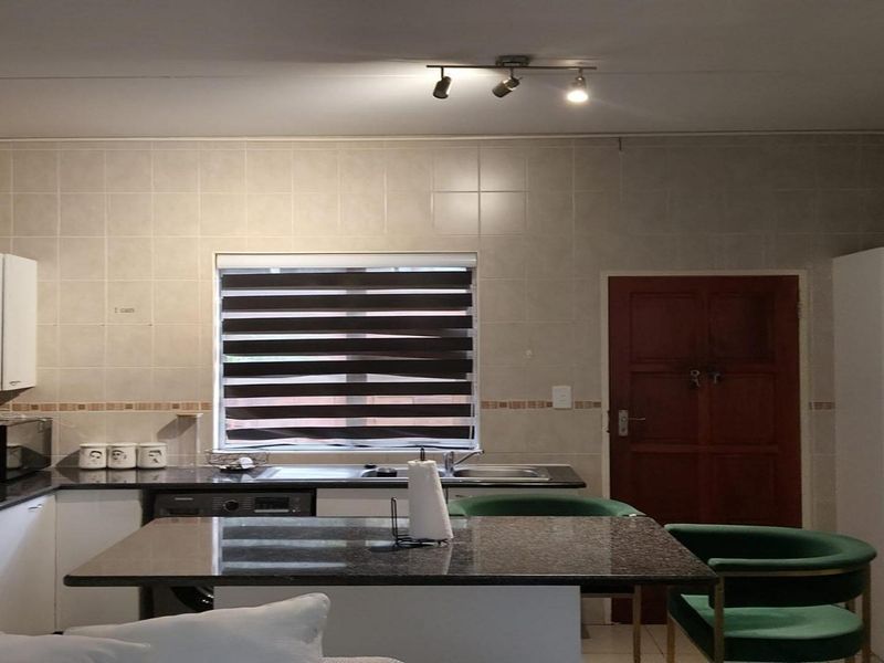 A beautiful 3bed, 2bath Free standing home in a Security Complex in  Randburg - Photo 3