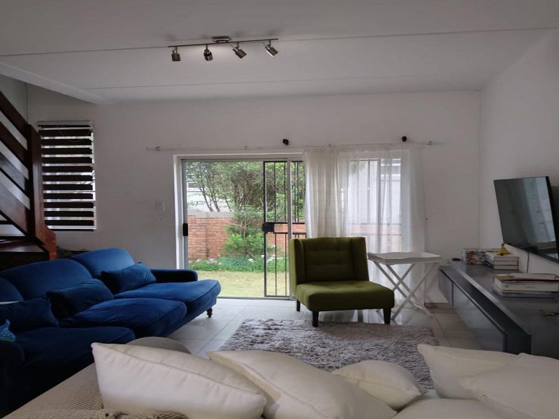 A beautiful 3bed, 2bath Free standing home in a Security Complex in  Randburg - Photo 5