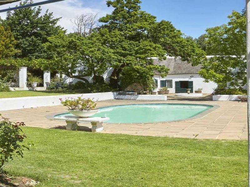 194-hectare estate offers a compelling combination of vineyard excellence and heritage significance - Photo 6