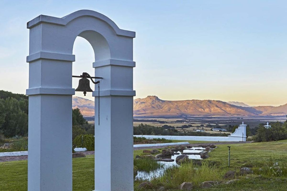 194-hectare estate offers a compelling combination of vineyard excellence and heritage significance - Photo 2