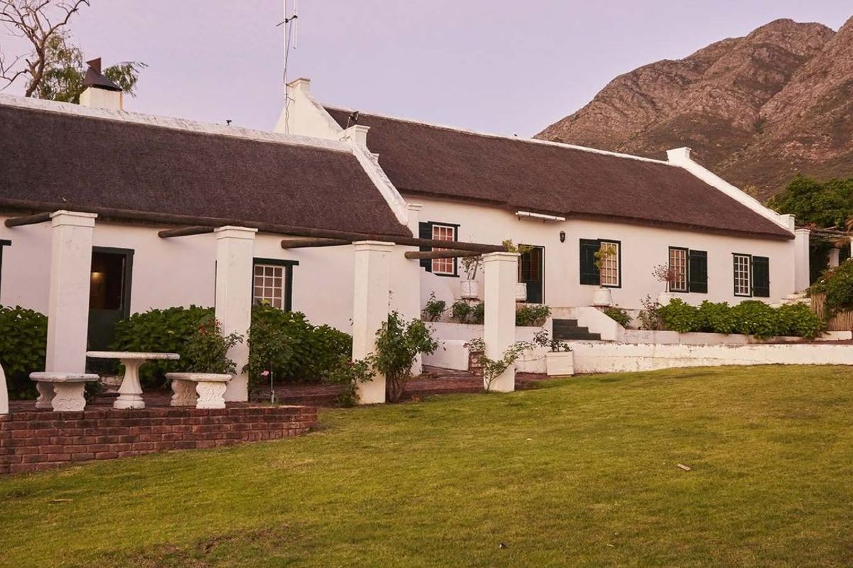 194-hectare estate offers a compelling combination of vineyard excellence and heritage significance - Photo 4
