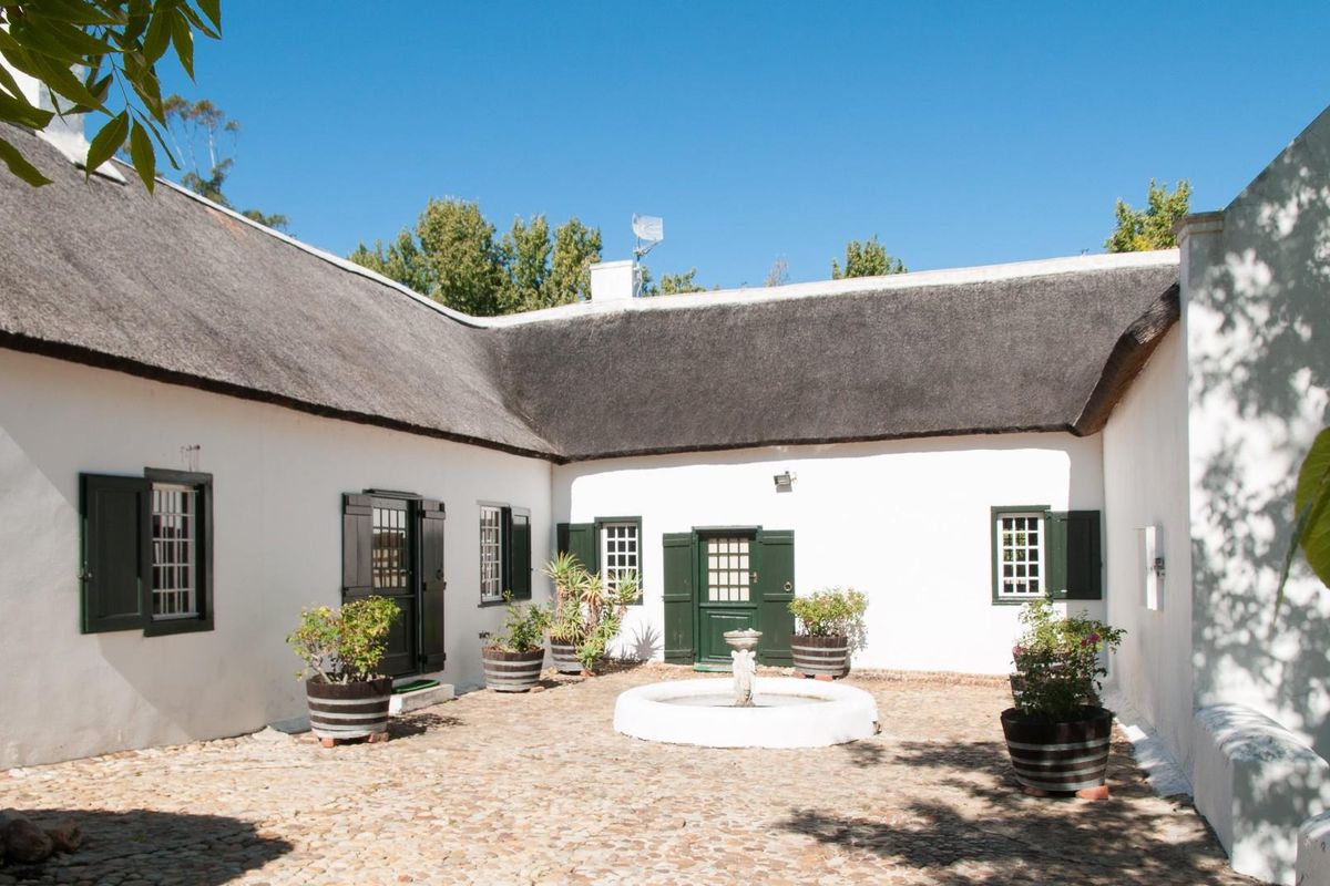 194-hectare estate offers a compelling combination of vineyard excellence and heritage significance - Photo 5