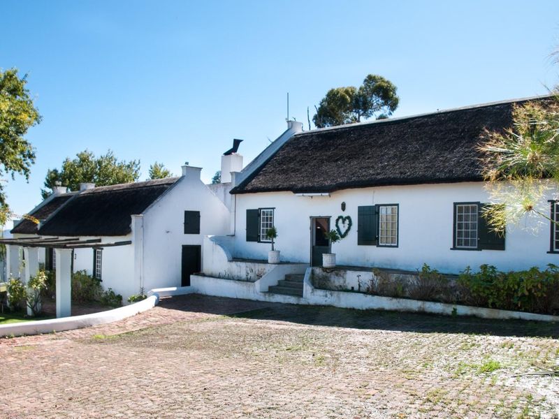 194-hectare estate offers a compelling combination of vineyard excellence and heritage significance - Photo 9