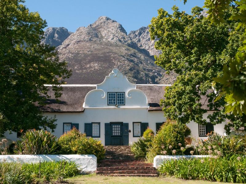 194-hectare estate offers a compelling combination of vineyard excellence and heritage significance - Photo 2