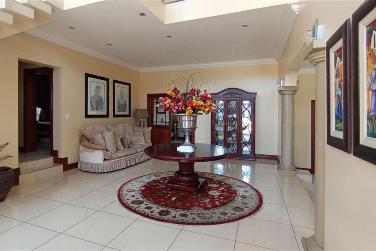 4 BED 5 BATH HOME SAVANNAH HILLS - Photo 3