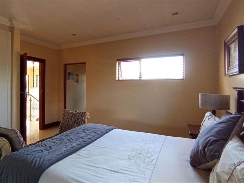 4 BED 5 BATH HOME SAVANNAH HILLS - Photo 10