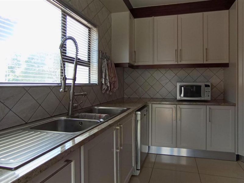 4 BED 5 BATH HOME SAVANNAH HILLS - Photo 5