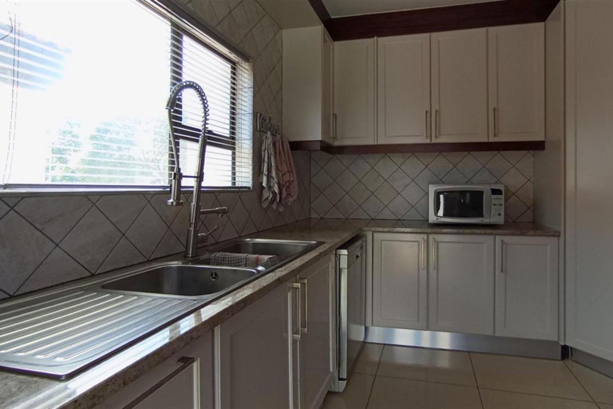 4 BED 5 BATH HOME SAVANNAH HILLS - Photo 5