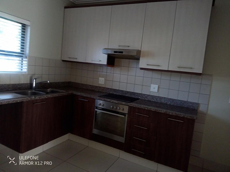 Beautiful open plan spacious apartment opposite bowling and tennis courts - Photo 6