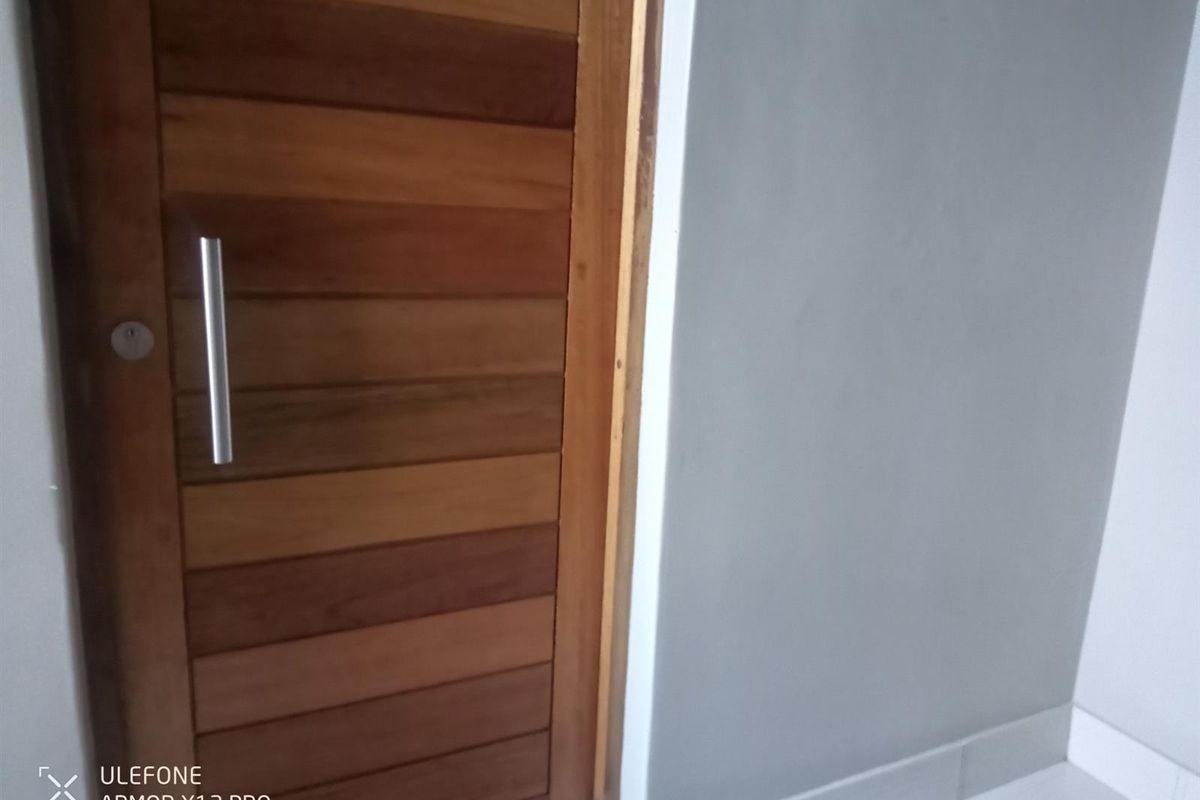 Beautiful open plan spacious apartment opposite bowling and tennis courts - Photo 4