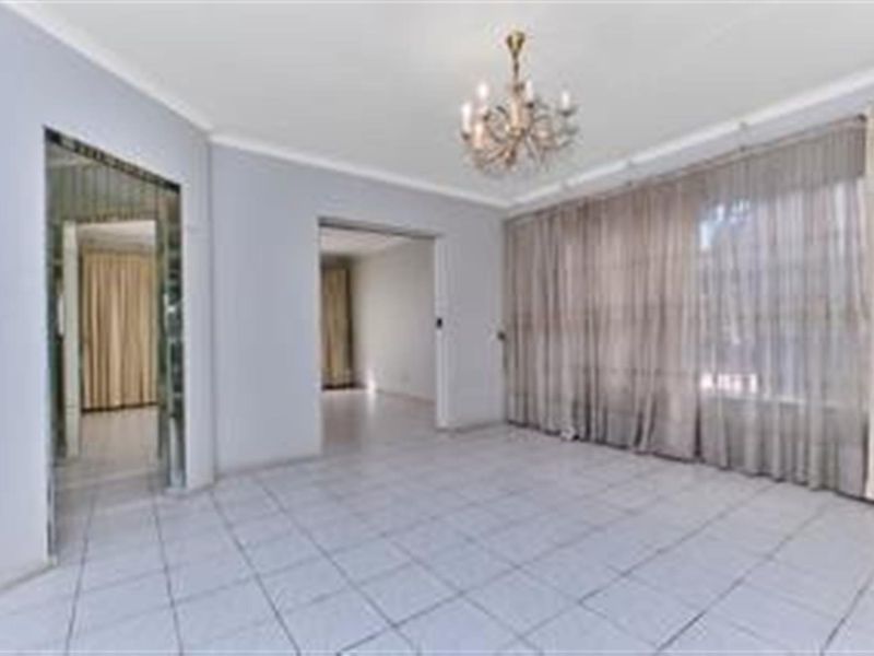 Beautiful Family Friendly Home in Westcliff, Johannesburg - Photo 7