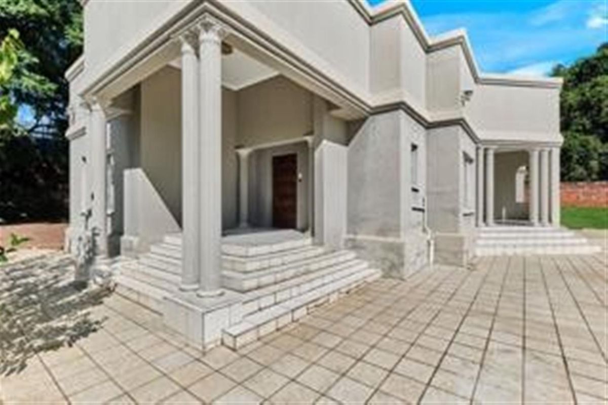 Beautiful Family Friendly Home in Westcliff, Johannesburg - Photo 2