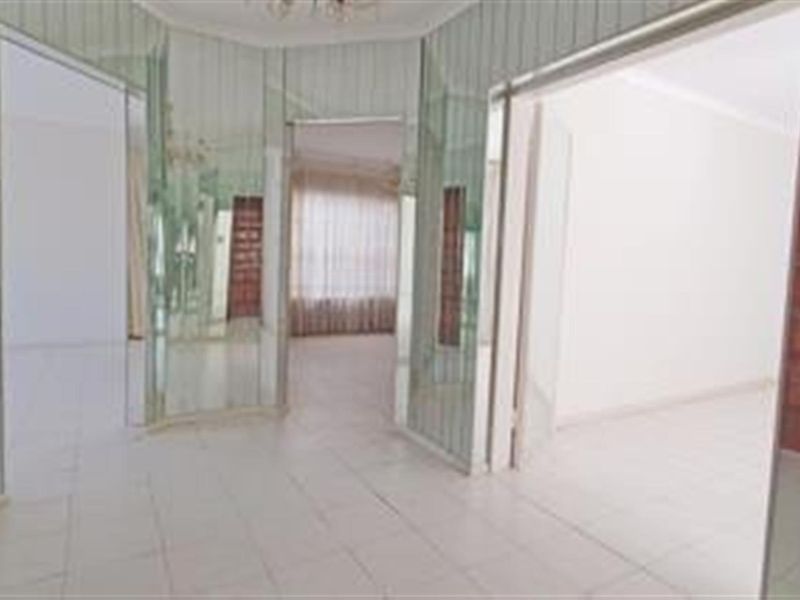 Beautiful Family Friendly Home in Westcliff, Johannesburg - Photo 6