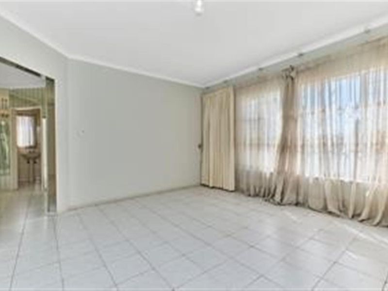 Beautiful Family Friendly Home in Westcliff, Johannesburg - Photo 8