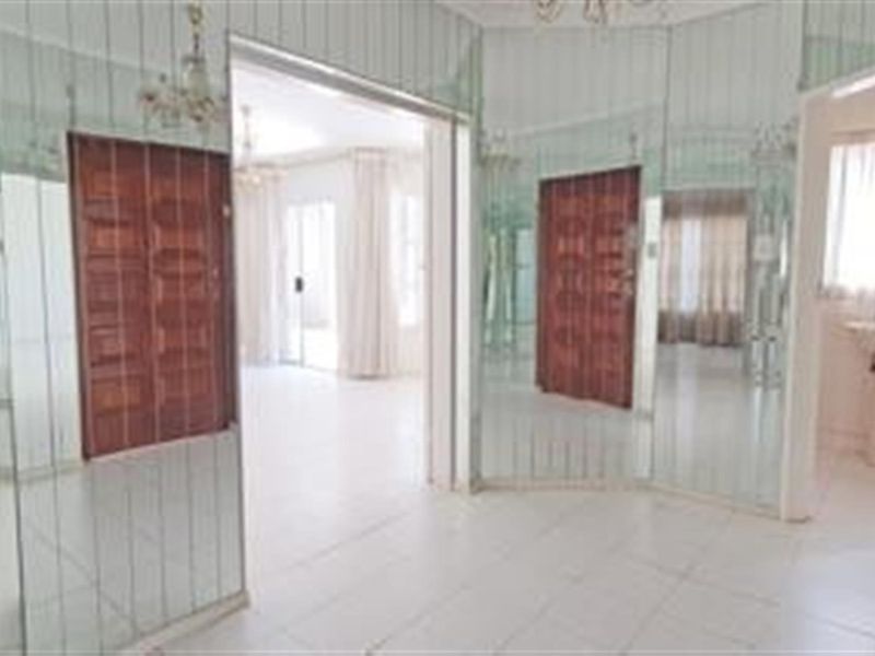 Beautiful Family Friendly Home in Westcliff, Johannesburg - Photo 5