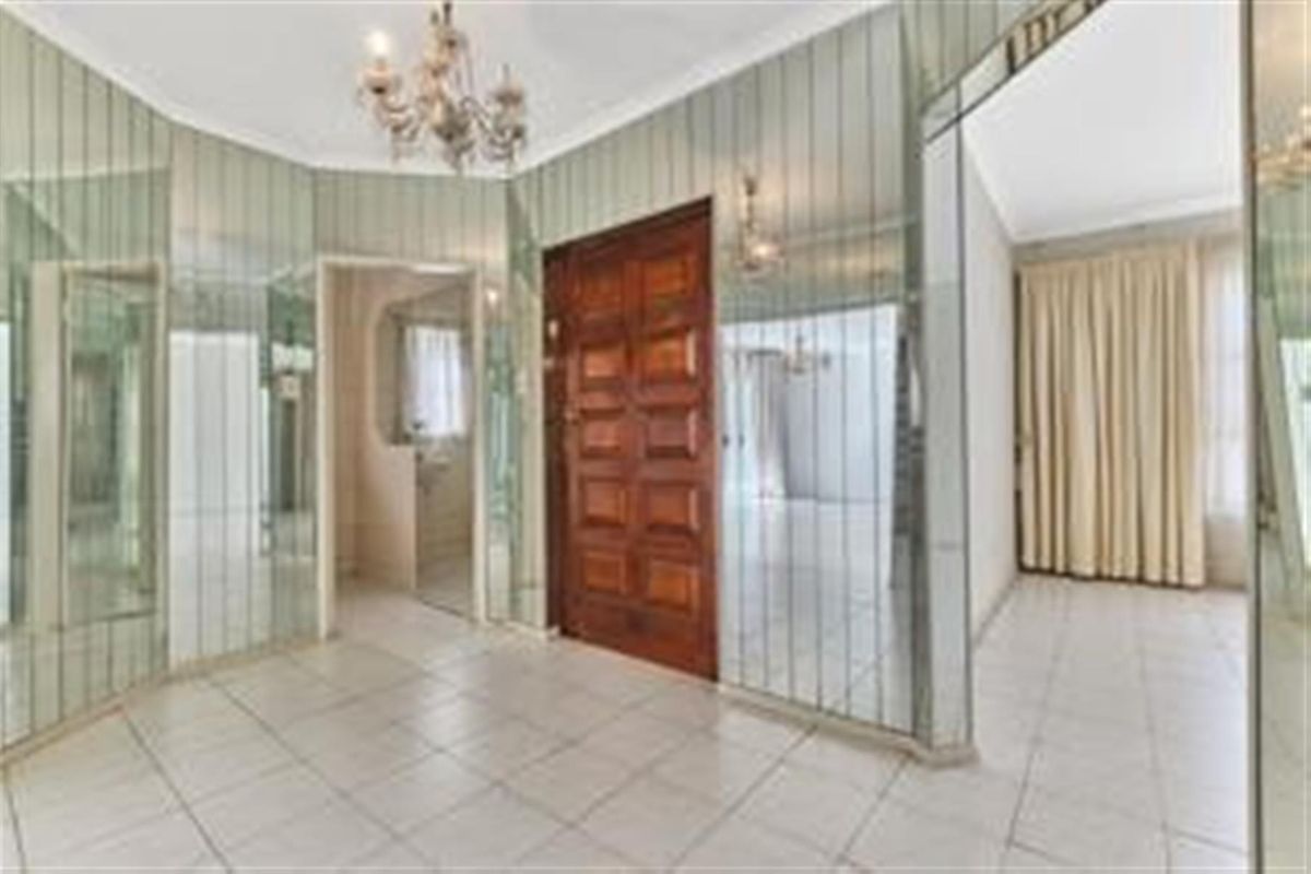 Beautiful Family Friendly Home in Westcliff, Johannesburg - Photo 4