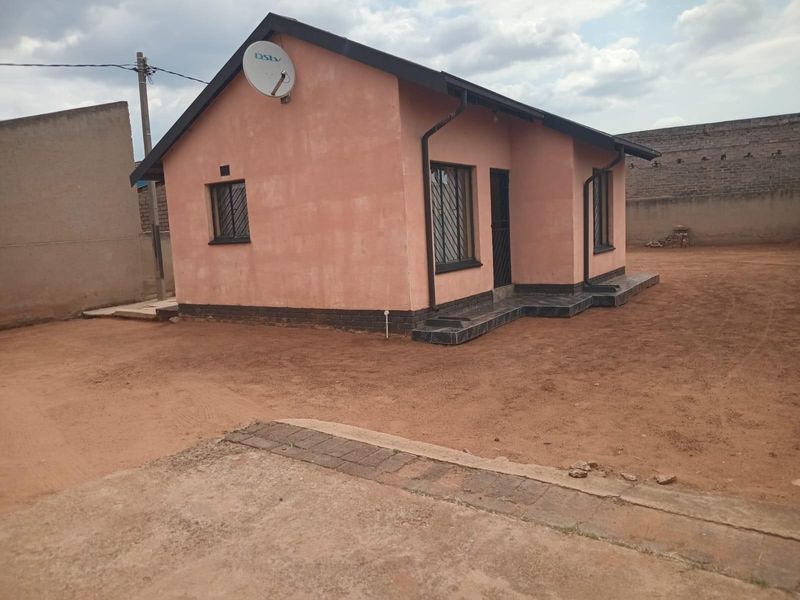 House To Rent in Protea Glen, Soweto - Photo 1