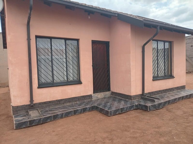 House To Rent in Protea Glen, Soweto - Photo 2