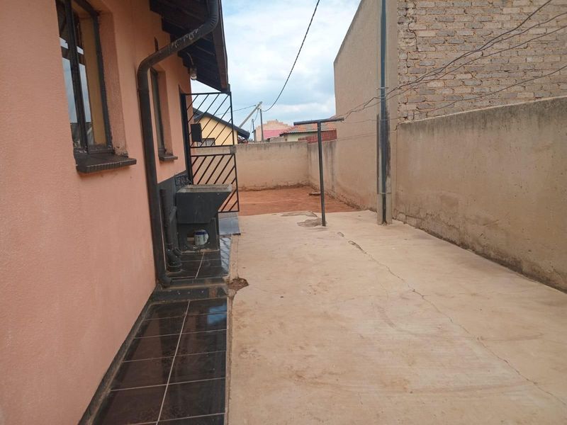 House To Rent in Protea Glen, Soweto - Photo 3