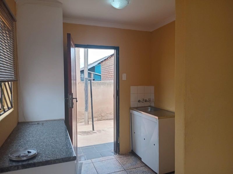 House To Rent in Protea Glen, Soweto - Photo 4