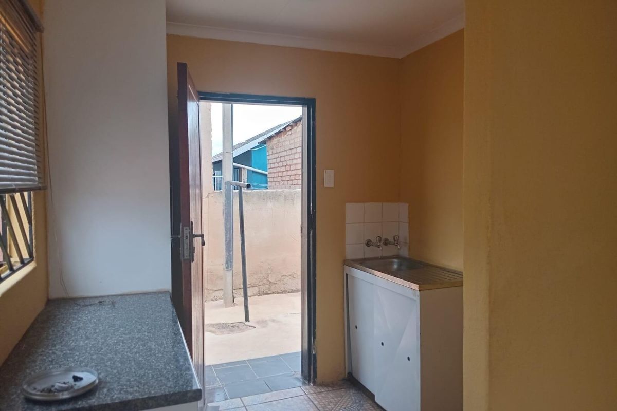 House To Rent in Protea Glen, Soweto - Photo 4
