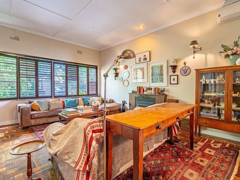 Charming Home With A Separate Cottage - Photo 6